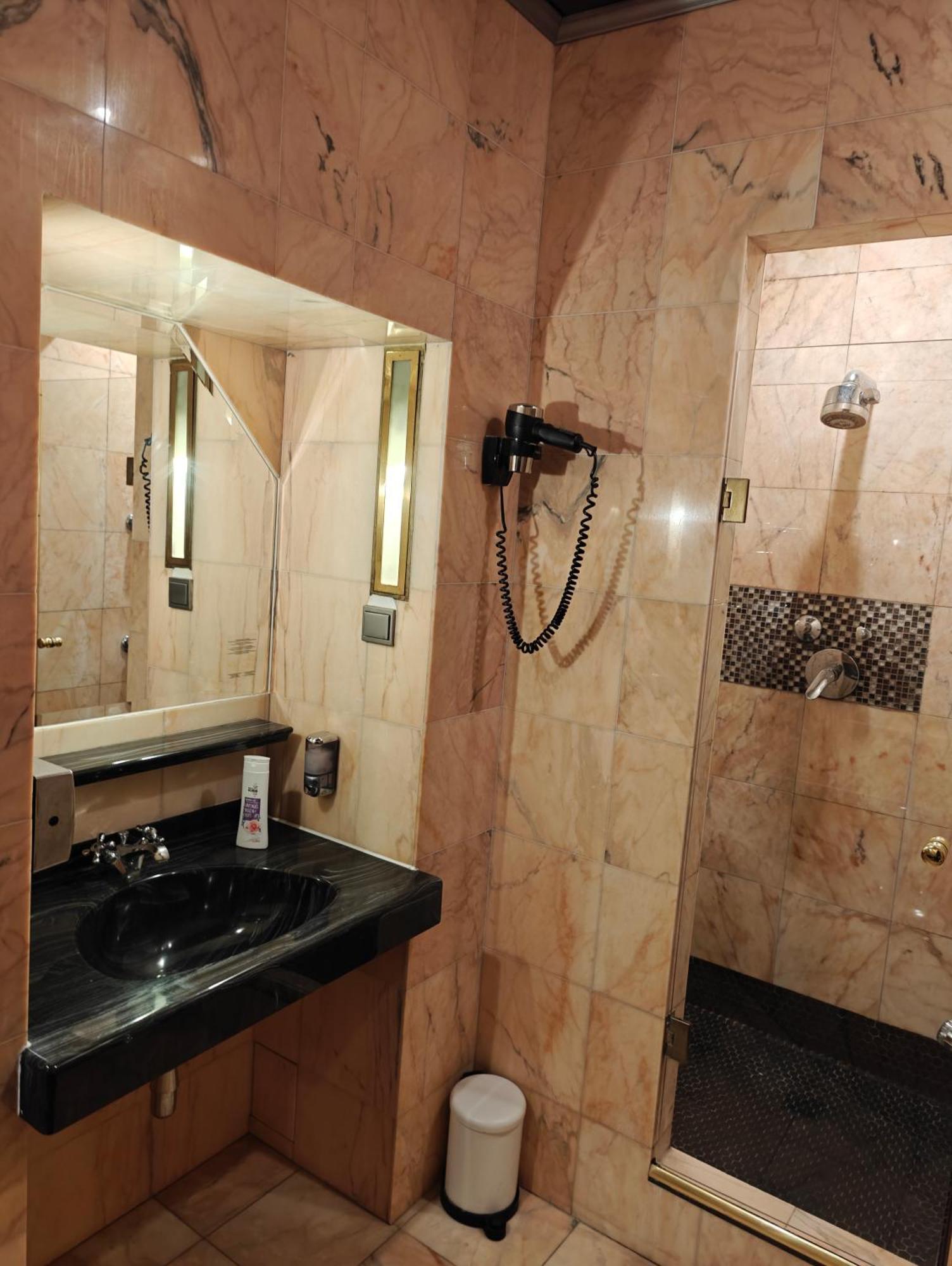 Hotel Viktoria Bécs Kültér fotó